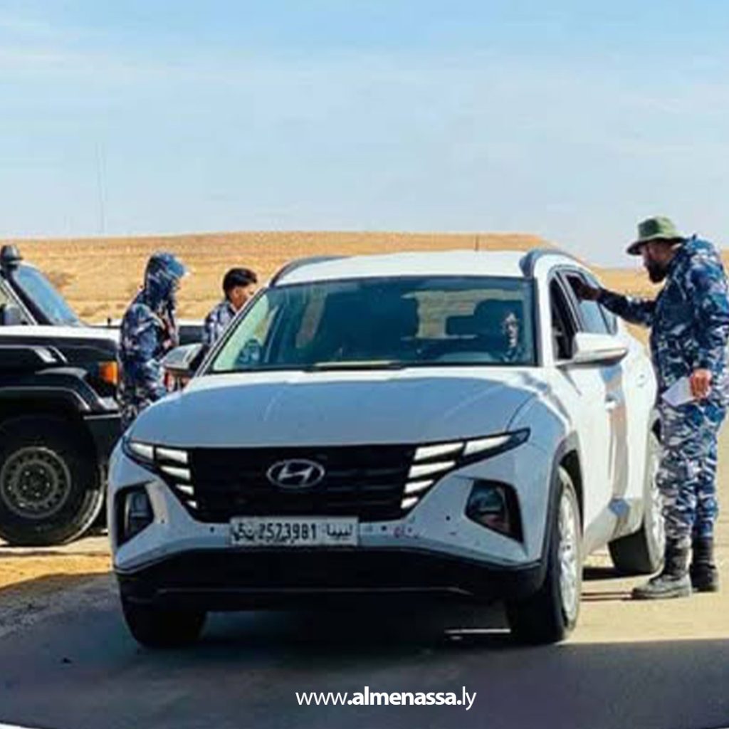 extra 17 تكثيف الدوريات الأمنية في المسالك الصحراوية في مزدة