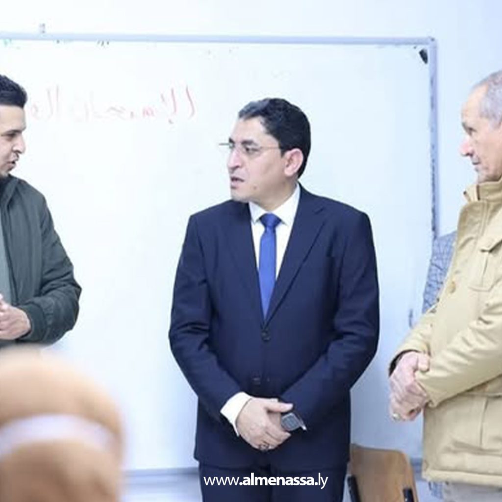 extra1 49 وزير العمل يزور مقر الدورات التدريبية لتأهيل الشباب في سرت  