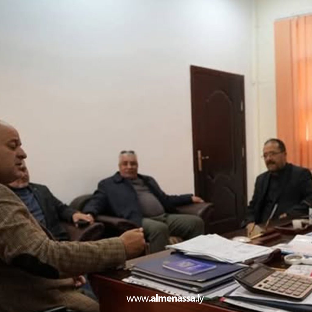 extra2 27 وزير التعليم التقني والفني يتفقد معهد الرابطة المتوسط ببنغازي