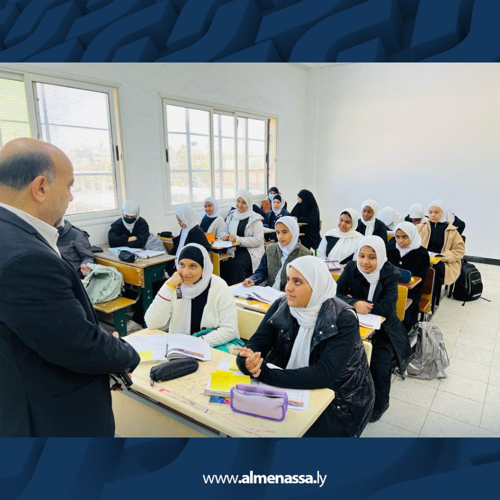 بل 1 مراقب تربية بنغازي يقوم بجولة ميدانية لمتابعة سير الامتحانات والعملية التعليمية