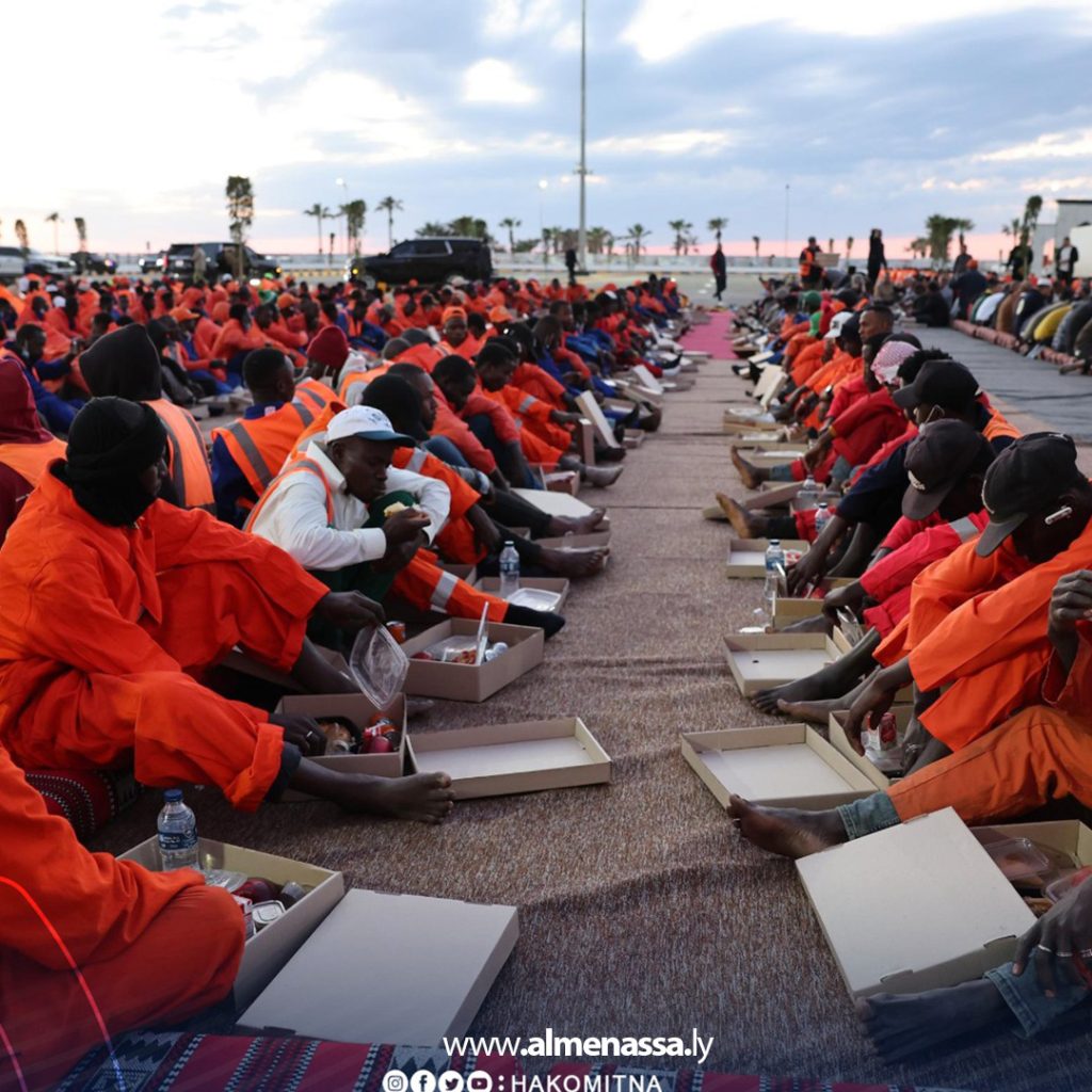 سي الدبيبة يشارك في مأدبة إفطار رمضانية مع عمال شركة الخدمات العامة بطرابلس