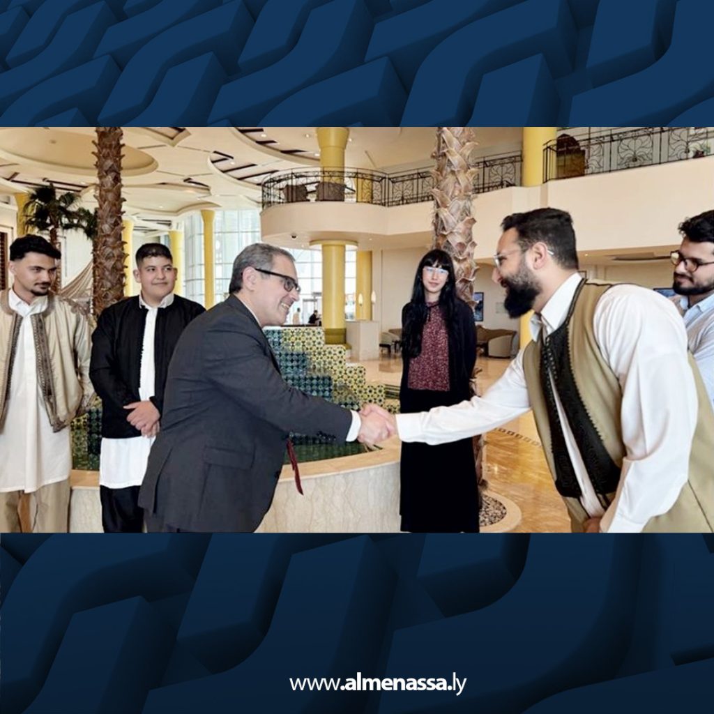 01 51 زيارة السفير الأمريكي تثير تفاعلاً واسعًا على فيسبوك بين الإشادة والانتقاد