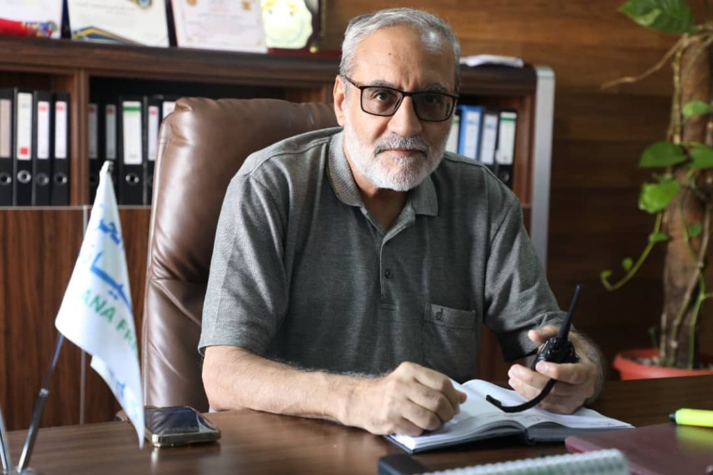 01 56 وصول رافعة ألمانية متطورة إلى ميناء جليانة لدعم مناولة الحاويات الثقيلة