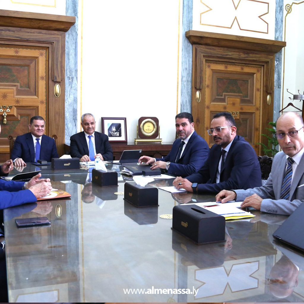 03 38 الدبيبة وناجي عيسى يبحثان الإصلاحات الاقتصادية وتنسيق صرف مرتبات أبريل