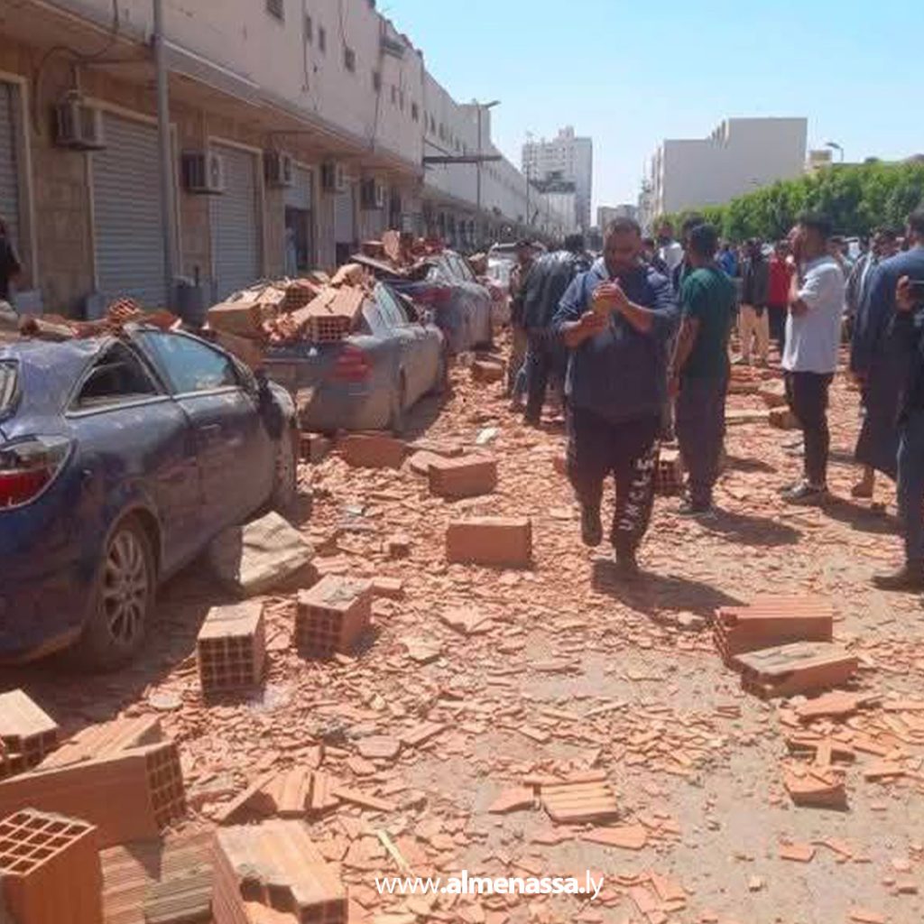 04 17 انهيار سقف مبنى تجاري في شارع المعري دون إصابات بشرية