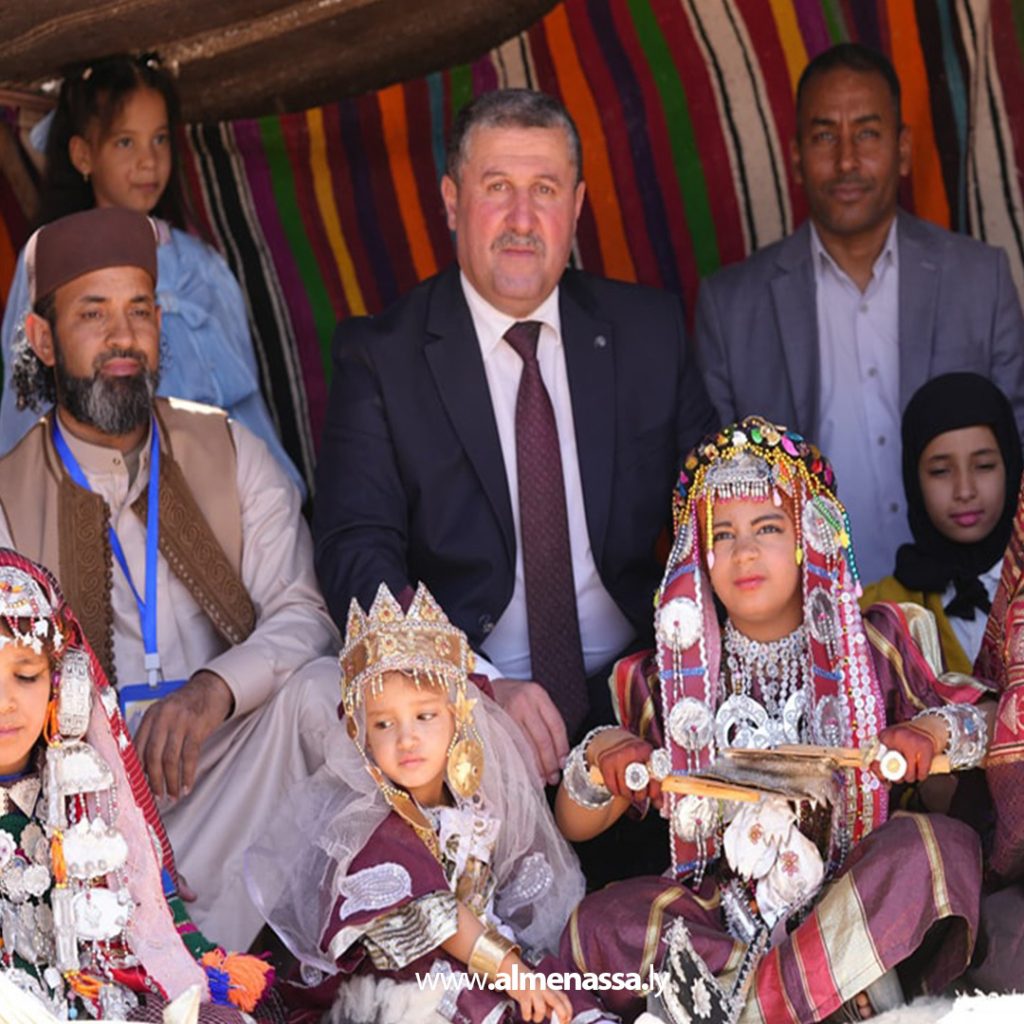 05 32 وزير السياحة والصناعات التقليدية يفتتح معرض الصناعات التقليدية بمدينة درج