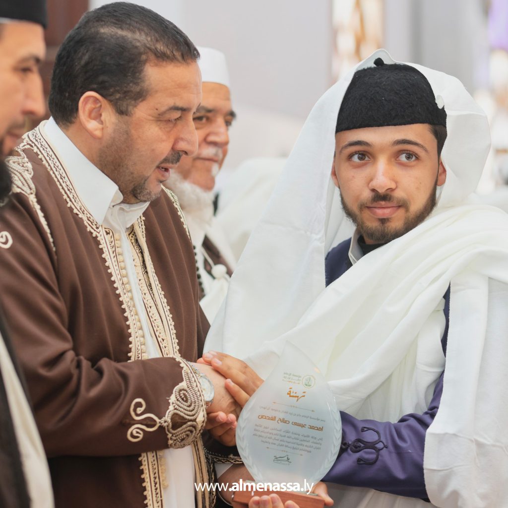 07 1 بالزي التقليدي القديم "الحولي" أهالي تندميرة يحتفلون بتخريج دفعة من حفظة القرآن الكريم