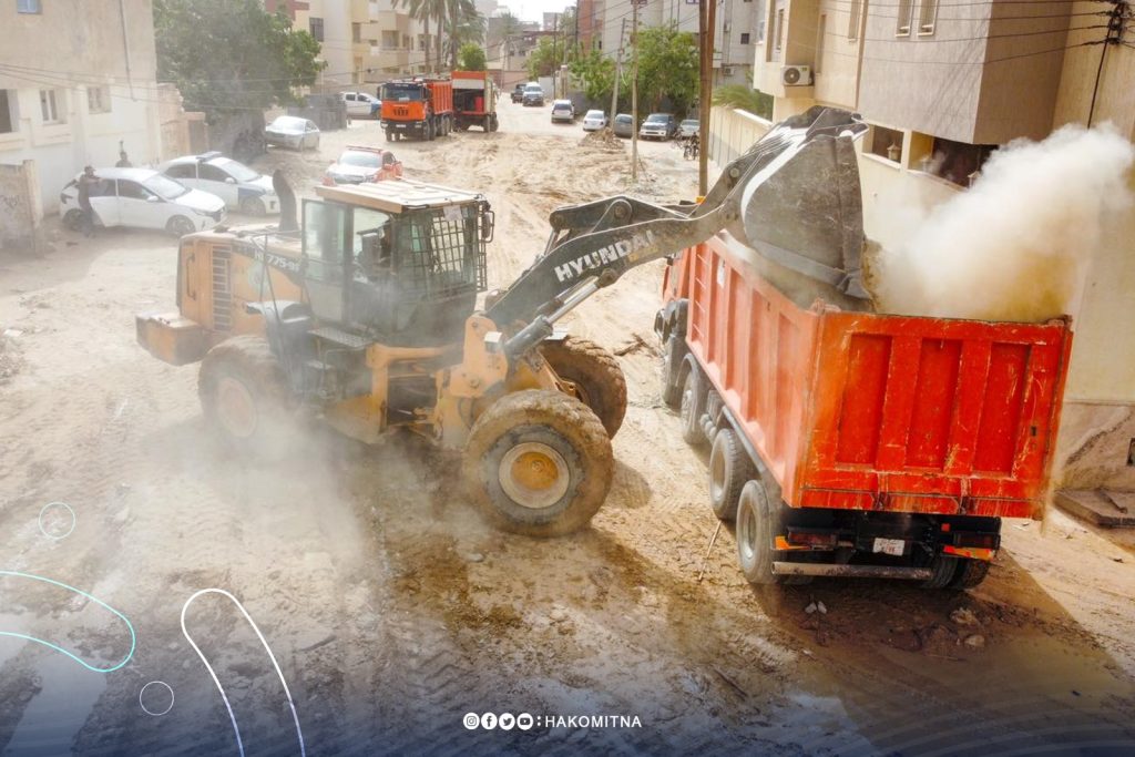 491757074 1026133676296394 2068684163444356657 n تواصل أعمال الإزالة وفتح المسارات في منطقة شط الهنشير