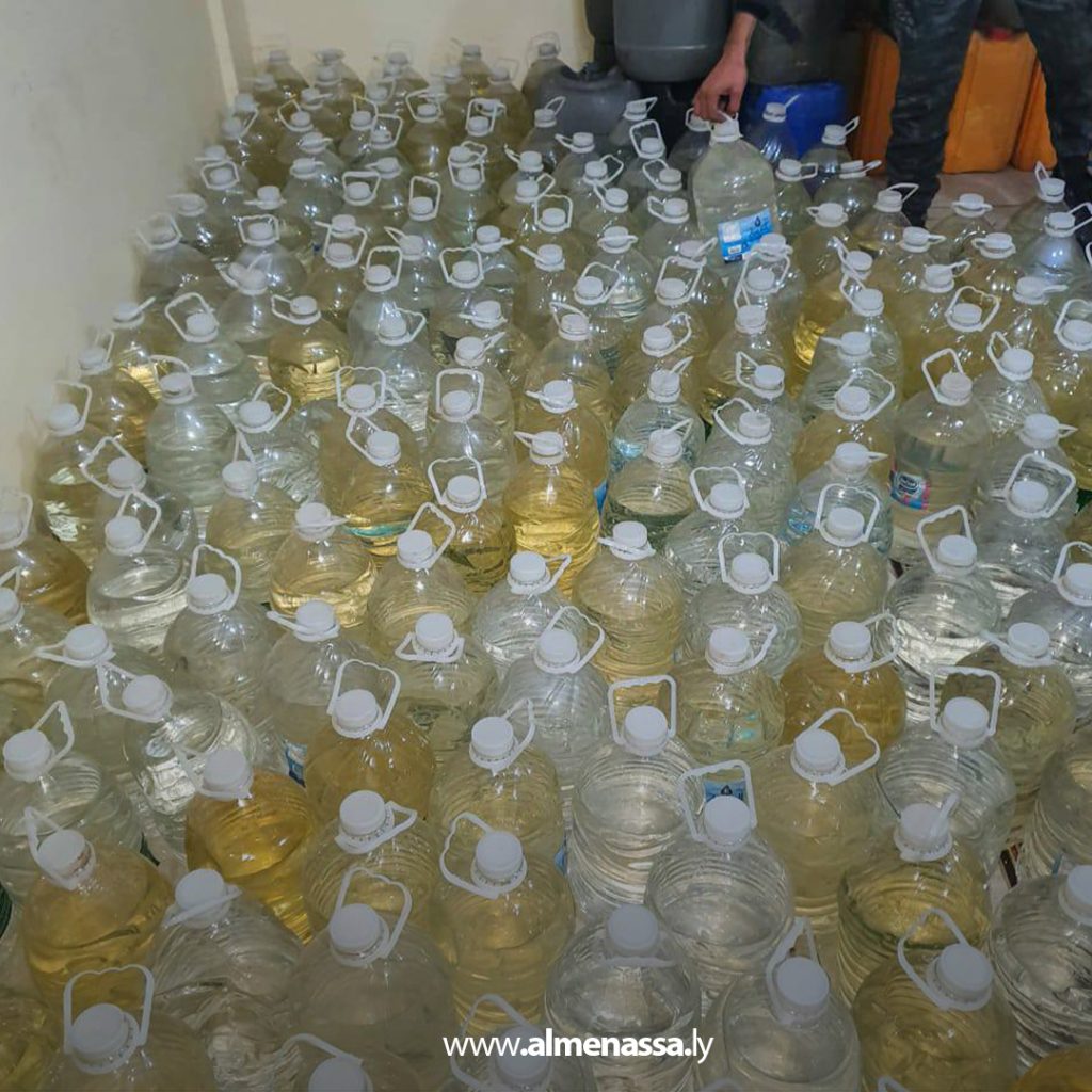 Extra 193 البحث الجنائي بالبطنان يُداهم وكراً لصناعة وتوزيع الخمور في الخوير ويضبط 1200 لتر