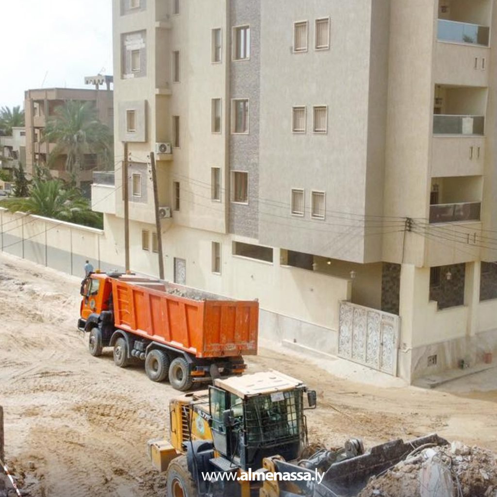 extra 190 الخدمات العامة طرابلس تواصل أعمال إزالة وفتح المسارات في شط الهنشير