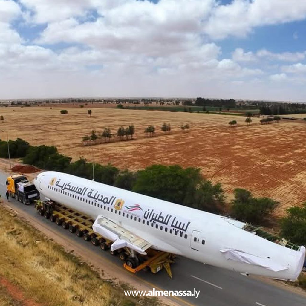 extra 230 ليبيا تشهد أول عملية نقل بري لطائرة عملاقة في سابقة هي الأولى من نوعها في القارة الأفريقية