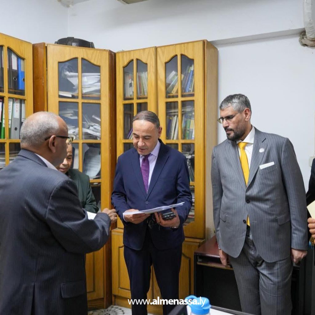 extra 238 الطاهر الباعور يزور بعثة ليبيا لدى الجامعة العربية والسفارة الليبية في القاهرة