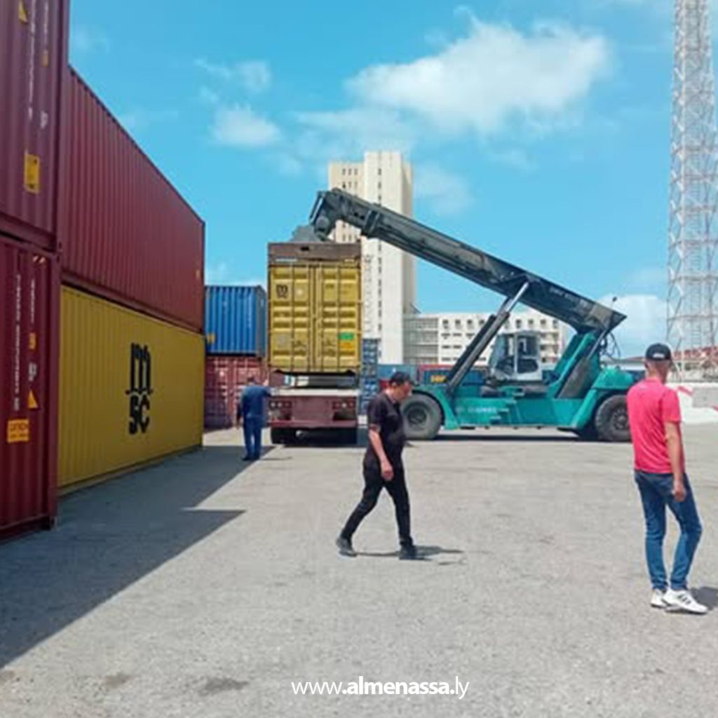 extra 241 شركة الكهرباء: وصول معدات عبر ميناء طرابلس