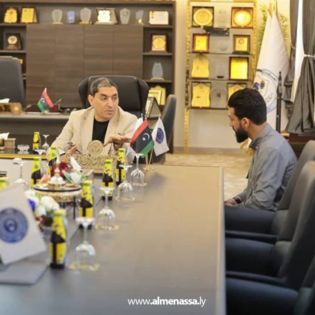 extra 334 وزير العمل والتأهيل يجتمع بموظفي أمانة سر الوزير ويؤكد على تنظيم العمل الإداري بالمقر الجديد