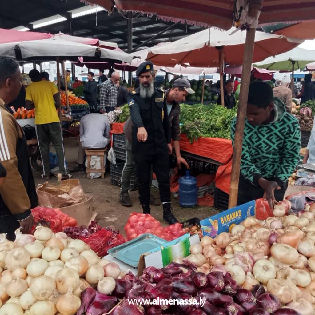 extra 342 الحرس البلدي ينفذ حملة ميدانية لتنظيم سوق الفندق البلدي وضبط المخالفات