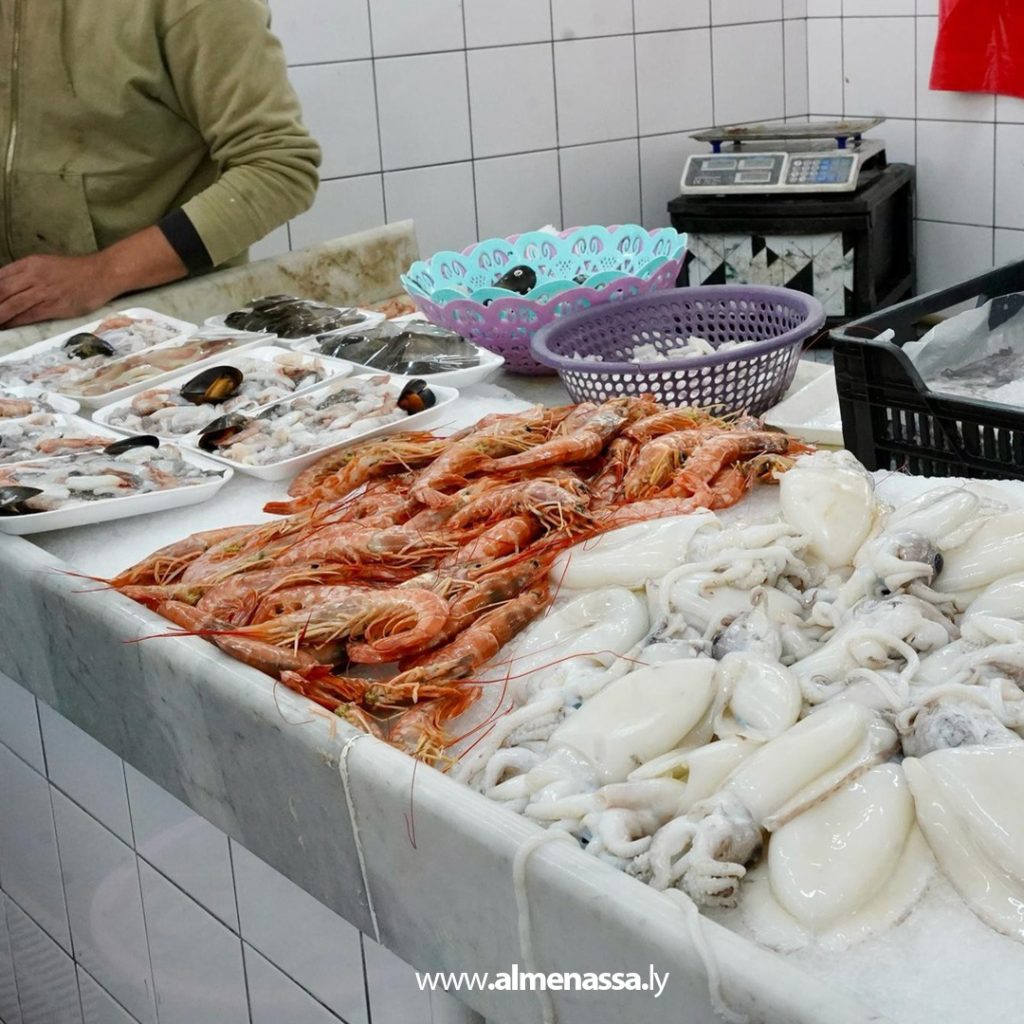 extra 66 خلال زيارته لسوق باب البحر.. وزير التشغيل التونسي يبحث مع الجانب الليبي التعاون في مجال الصيد البحري