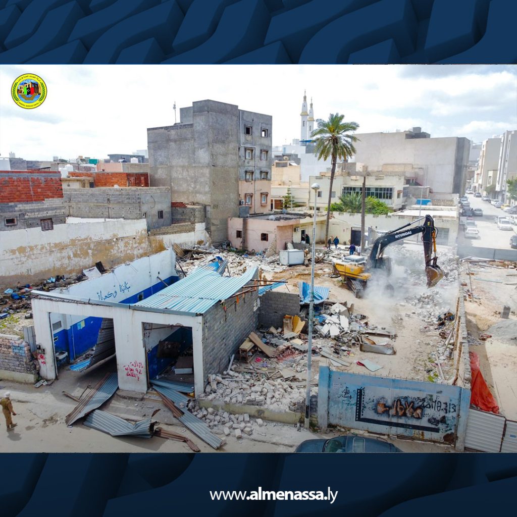 extra Recovered بدء أعمال إزالة العوائق وفتح المسارات في شارع الجمهورية بفشلوم تمهيداً لتطويره
