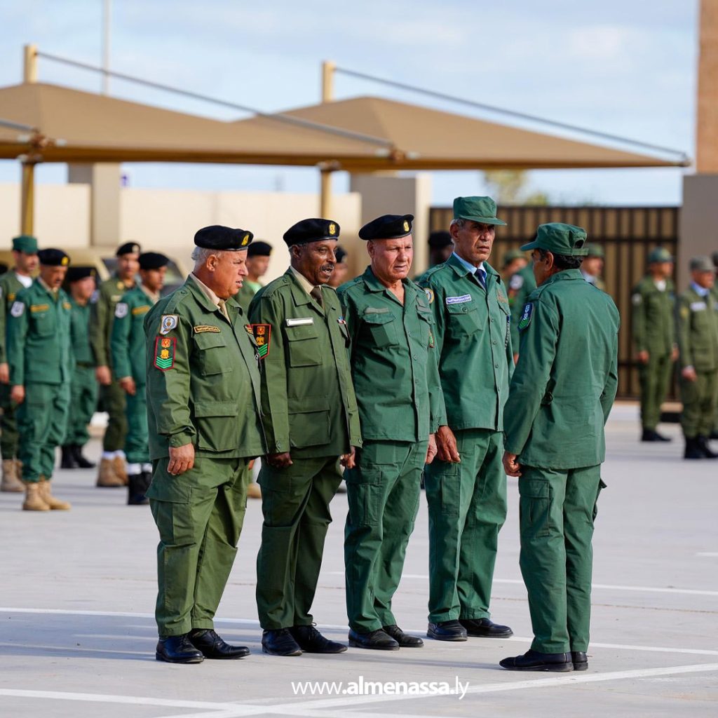 extra Recovered 15 القوات البرية تنظم الجمع الصباحي الأسبوعي لتعزيز الانضباط العسكري