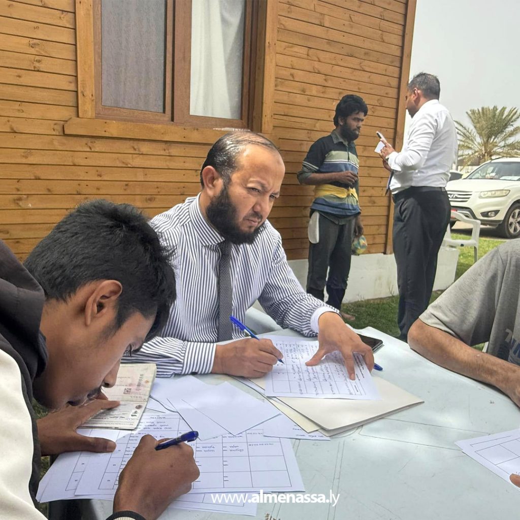 extra1 108 سفارات بنغلاديش وإريتريا والسنغال تبحث أوضاع رعاياها في مركز إيواء شرق طرابلس