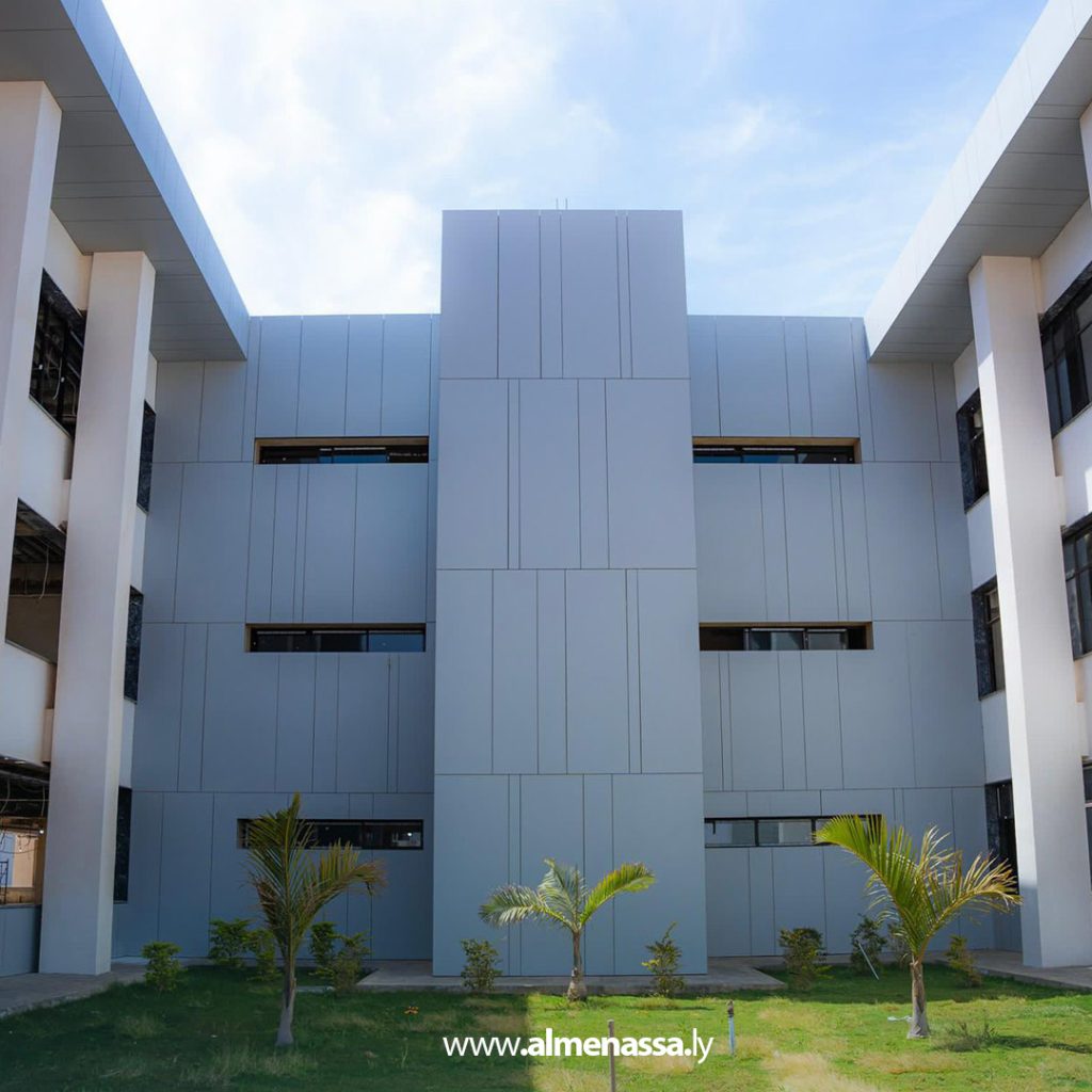 extra1 116 مدير عام صندوق الإعمار يتفقد مشروع صيانة وتطوير كليات جامعة بنغازي