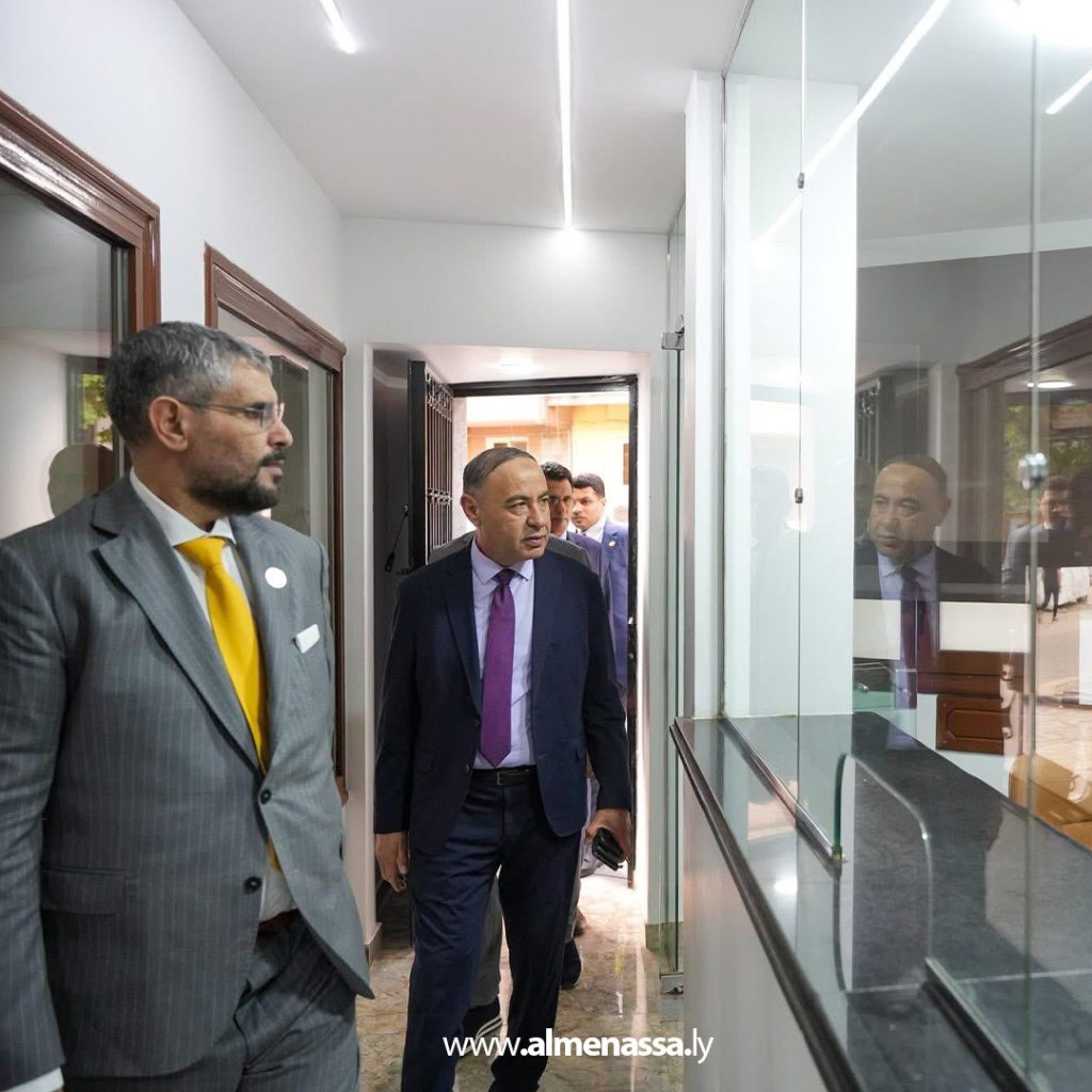 extra1 186 الطاهر الباعور يزور بعثة ليبيا لدى الجامعة العربية والسفارة الليبية في القاهرة