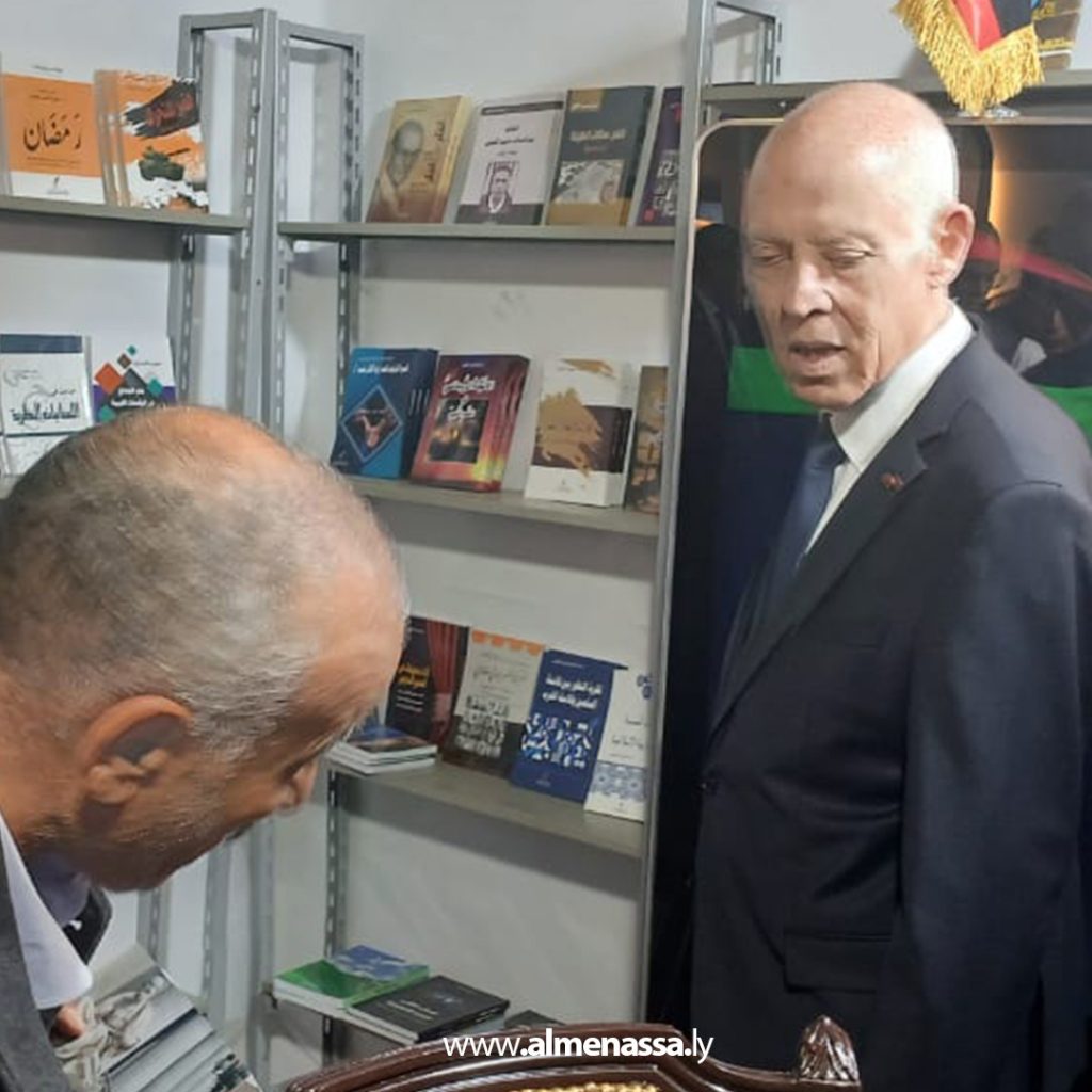 extra1 210 الرئيس التونسي يزور جناح وزارة الثقافة الليبية خلال مشاركتها في الدورة 39 لمعرض تونس الدولي للكتاب