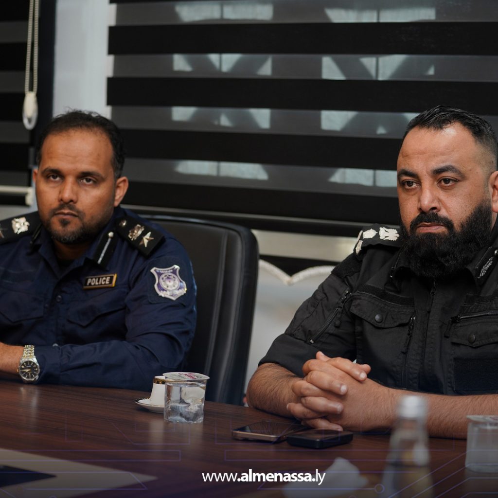 extra1 265 وكيل وزارة الداخلية يجتمع بالضباط المكلّفين بمتابعة توزيع الوقود ويبحث آليات الرقابة وتسهيل الإجراءات