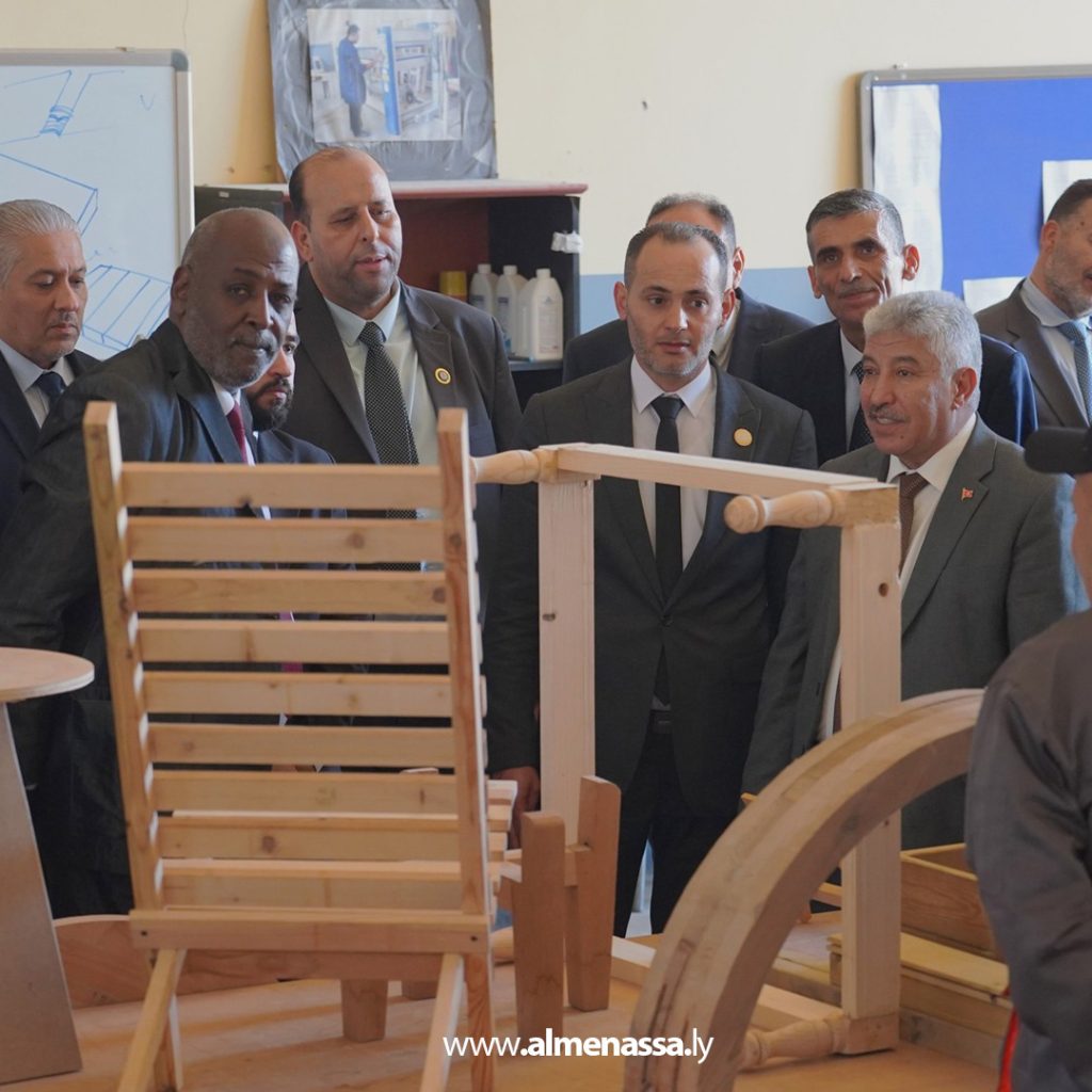extra1 44 الوزير التونسي يزور المركز الليبي الكوري للتدريب المهني ويشيد بكفاءة المدربين والكوادر
