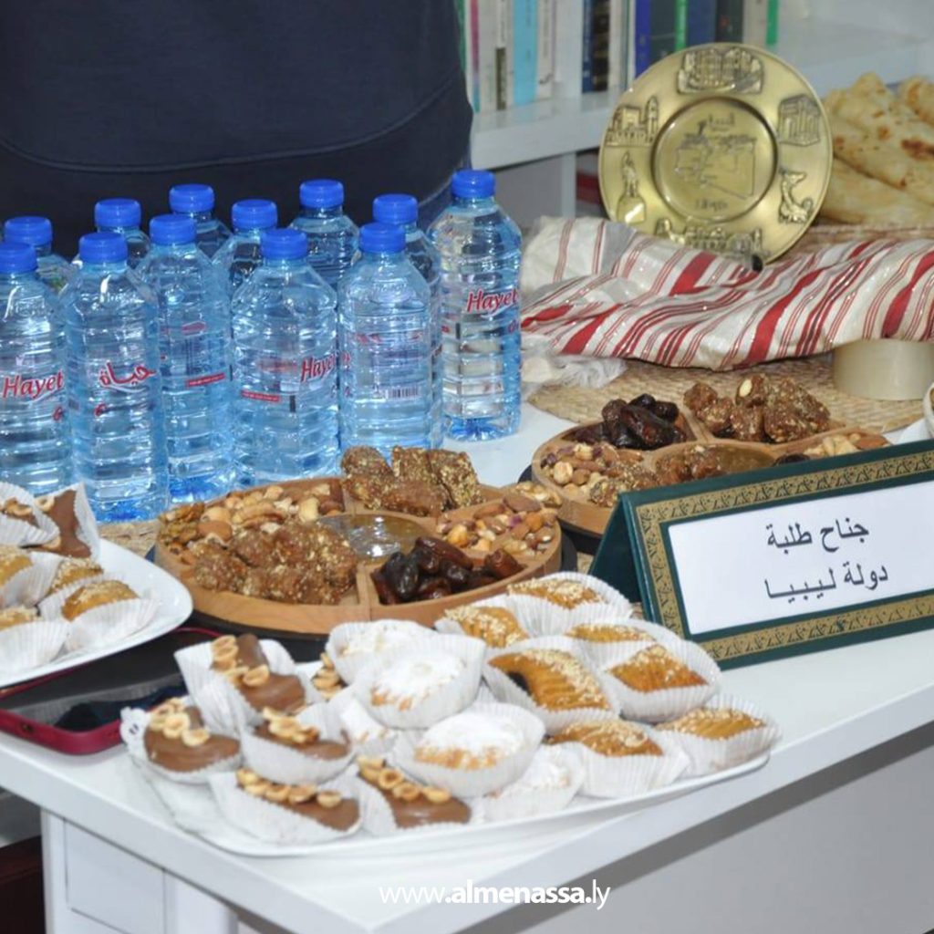 extra11 103 الملحق الأكاديمي في تونس يشارك في "يوم الطلبة الدوليين" ويبرز الموروث الثقافي الليبي