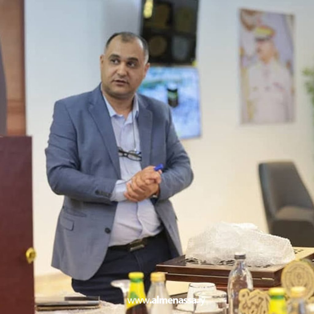 extra11 140 وزير العمل والتأهيل يجتمع بموظفي أمانة سر الوزير ويؤكد على تنظيم العمل الإداري بالمقر الجديد