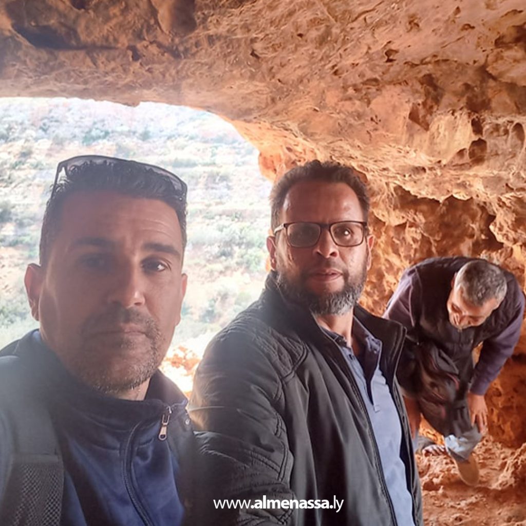 extra11 141 فريق من مراقبة أثار توكرة يجري زيارة لمواقع أثرية في وادي جازا ترجع لما قبل التاريخ