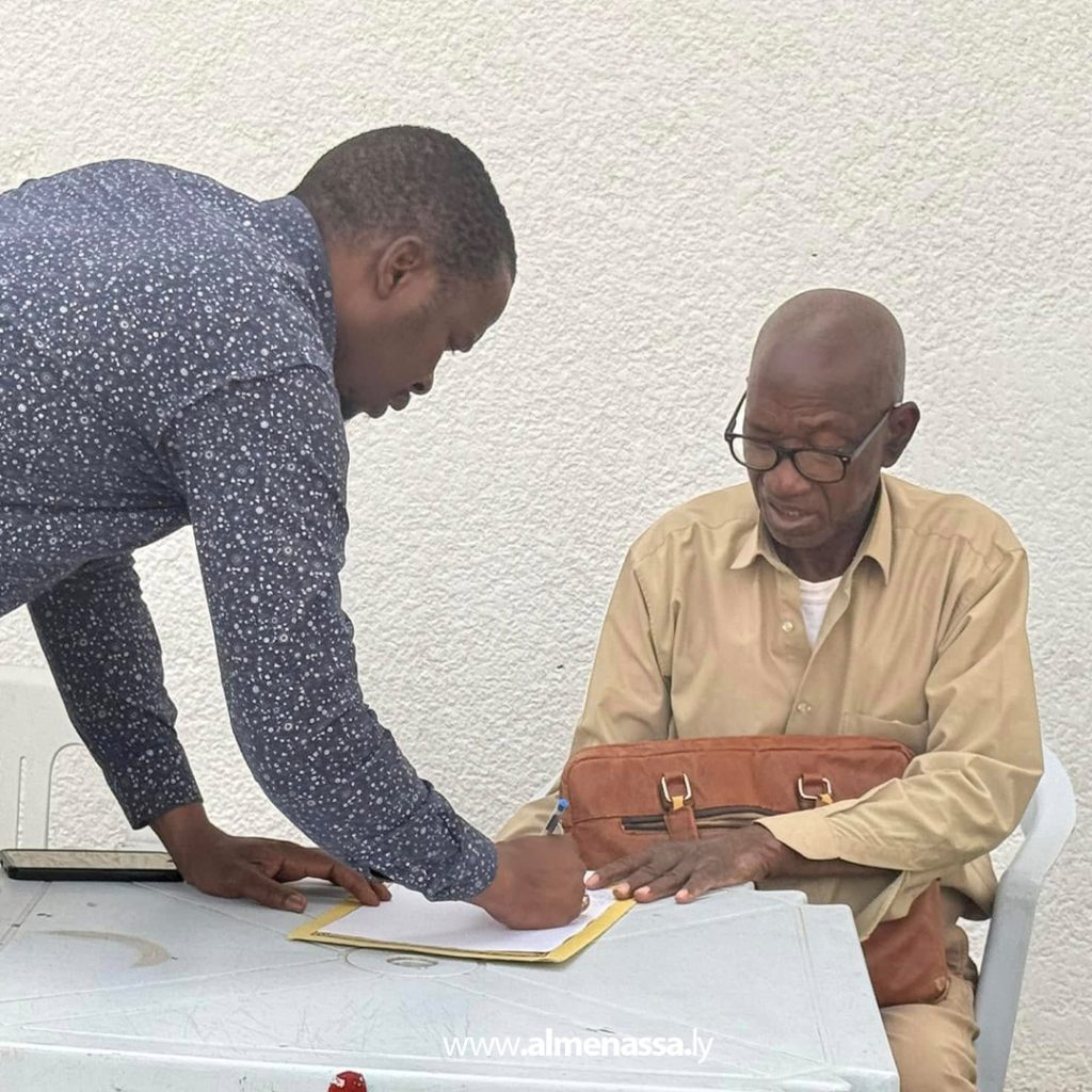 extra11 15 سفارات بنغلاديش وإريتريا والسنغال تبحث أوضاع رعاياها في مركز إيواء شرق طرابلس