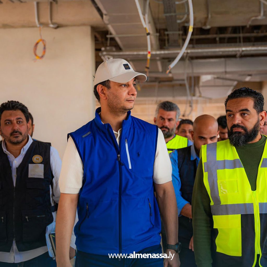 extra11 22 مدير عام صندوق الإعمار يتفقد مشروع صيانة وتطوير كليات جامعة بنغازي