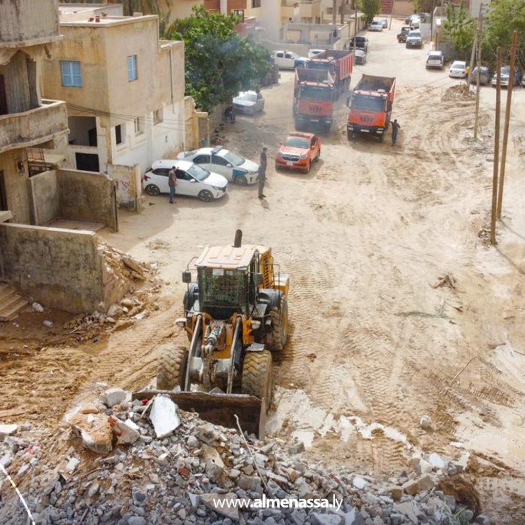 extra11 43 الخدمات العامة طرابلس تواصل أعمال إزالة وفتح المسارات في شط الهنشير