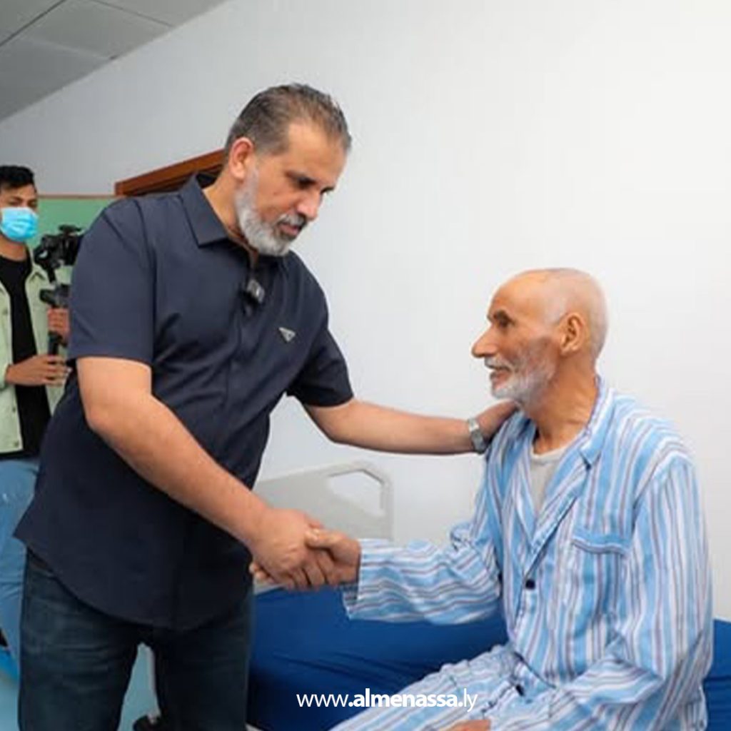 extra11 44 رئيس اللجنة العليا لتوطين العلاج يتابع العمل بمستشفى العيون ومركز بنغازي الطبي