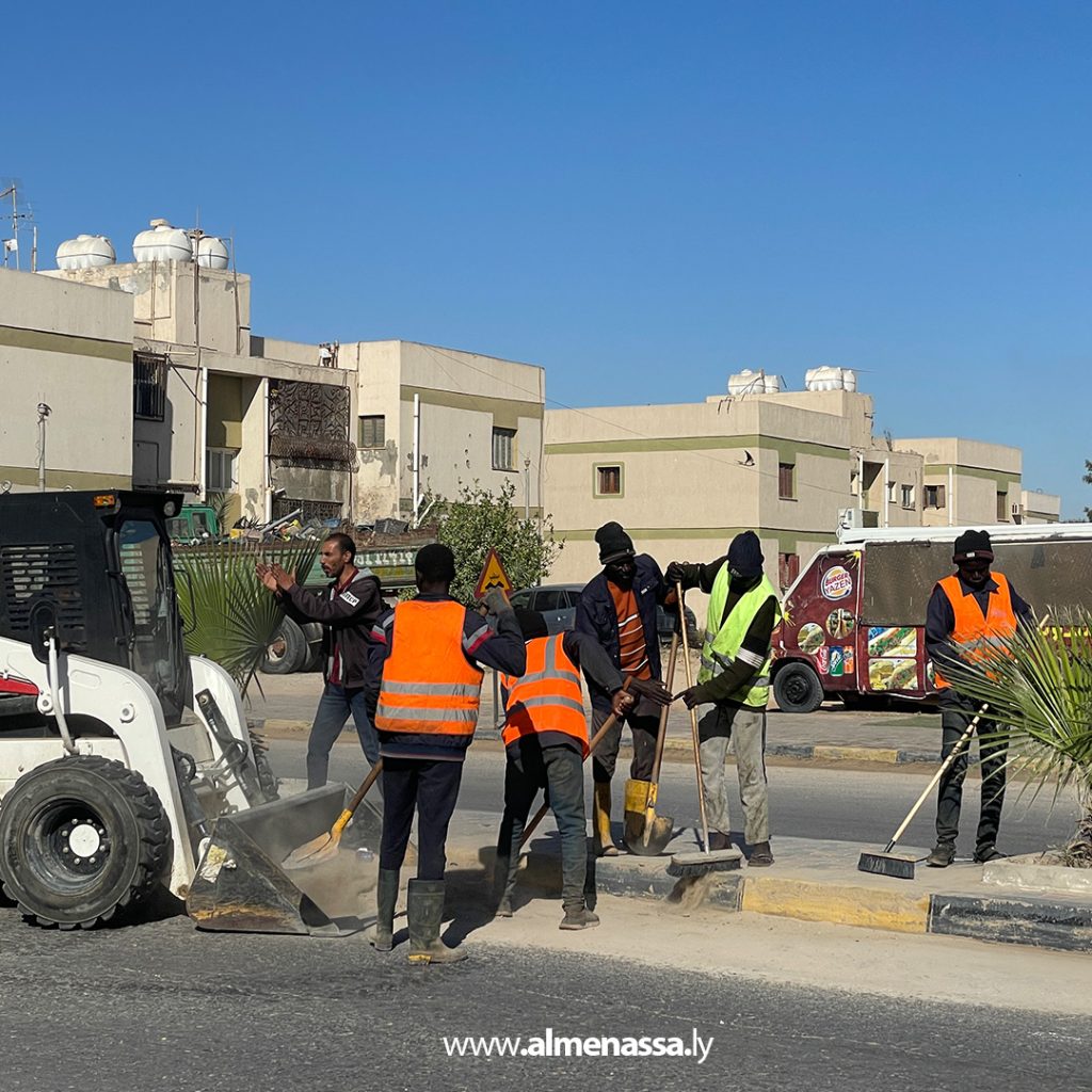 extra11 78 بلدية العجيلات تواصل حملة نظافة موسعة تستهدف الشوارع الرئيسية والمخطط العام