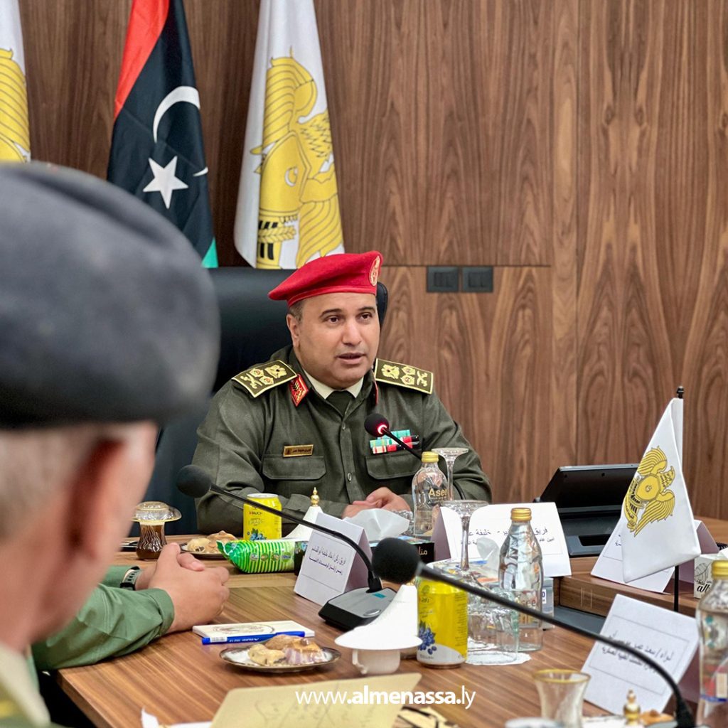 extra11 91 اجتماع موسع في مقر القيادة العامة لمتابعة سير العمل العسكري وخطط التطوير