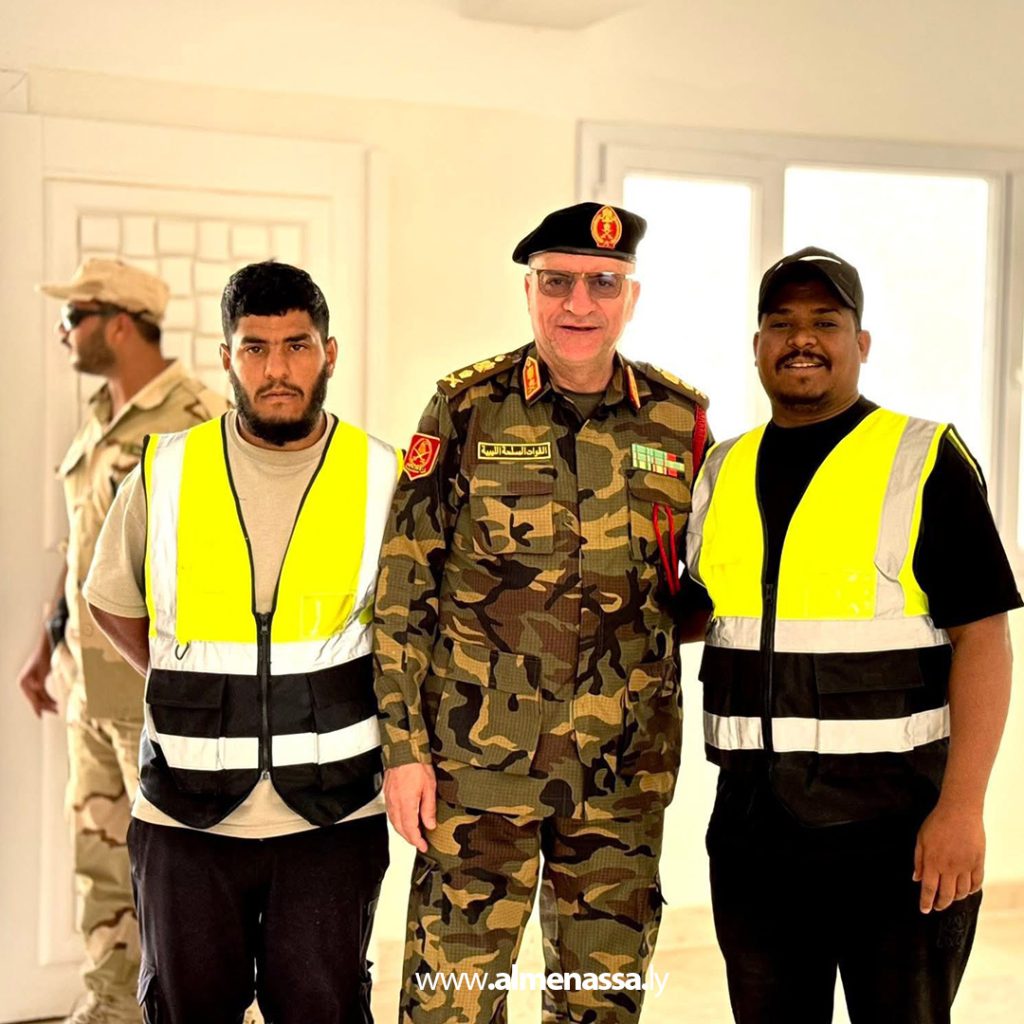 extra111 15 قيادات عسكرية وأمنية تتفقد مشاريع إعادة إعمار مرزق