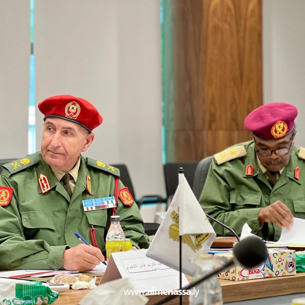 extra111 44 اجتماع موسع في مقر القيادة العامة لمتابعة سير العمل العسكري وخطط التطوير
