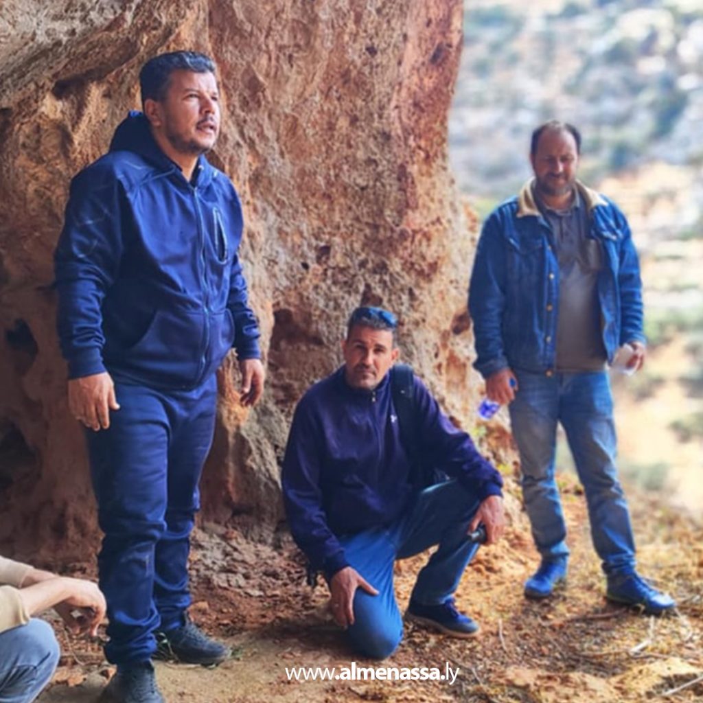 extra111 79 فريق من مراقبة أثار توكرة يجري زيارة لمواقع أثرية في وادي جازا ترجع لما قبل التاريخ