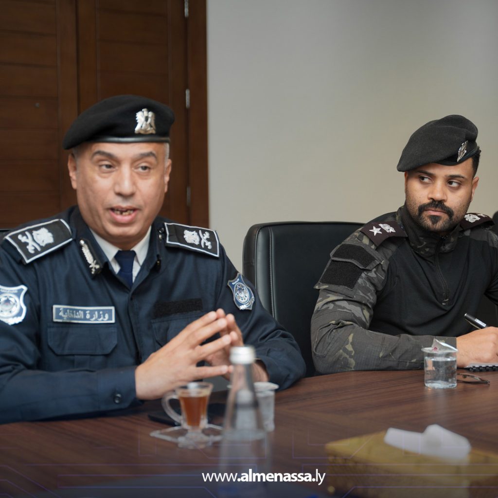 extra111 86 وكيل وزارة الداخلية يجتمع بالضباط المكلّفين بمتابعة توزيع الوقود ويبحث آليات الرقابة وتسهيل الإجراءات