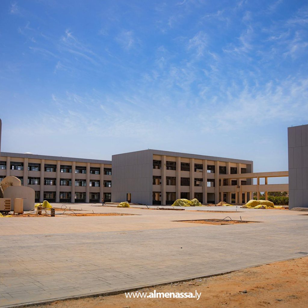 extra1111 4 مدير عام صندوق الإعمار يتفقد مشروع صيانة وتطوير كليات جامعة بنغازي