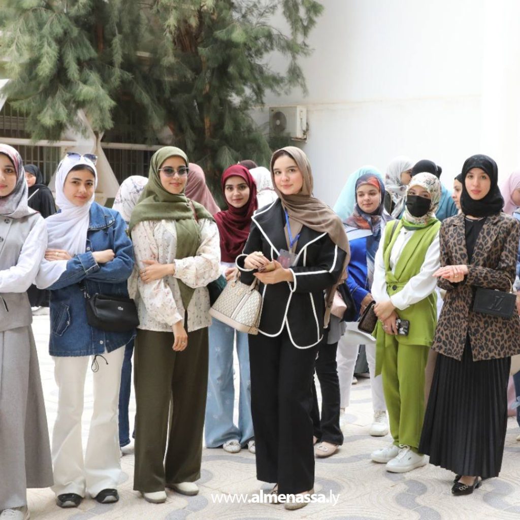 extra1111 53 جامعة طرابلس تحتضن انطلاق مسابقة الفنون التشكيلية على مستوى الجامعات الليبية