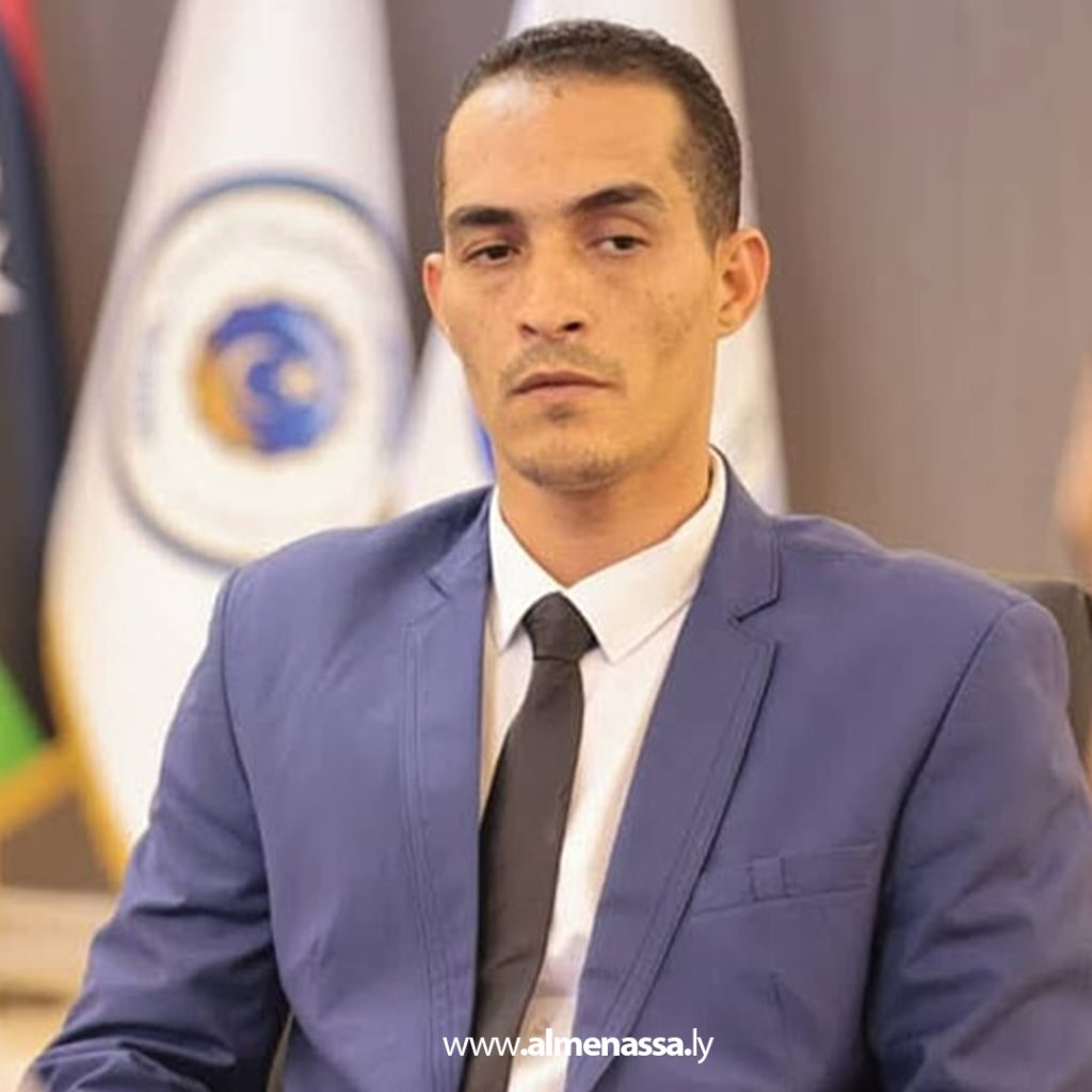 extra1111 56 وزير العمل والتأهيل يجتمع بموظفي أمانة سر الوزير ويؤكد على تنظيم العمل الإداري بالمقر الجديد