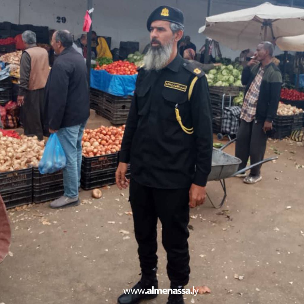 extra1111 60 الحرس البلدي ينفذ حملة ميدانية لتنظيم سوق الفندق البلدي وضبط المخالفات