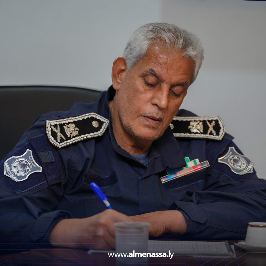 extra1111 62 وكيل وزارة الداخلية يجتمع بالضباط المكلّفين بمتابعة توزيع الوقود ويبحث آليات الرقابة وتسهيل الإجراءات