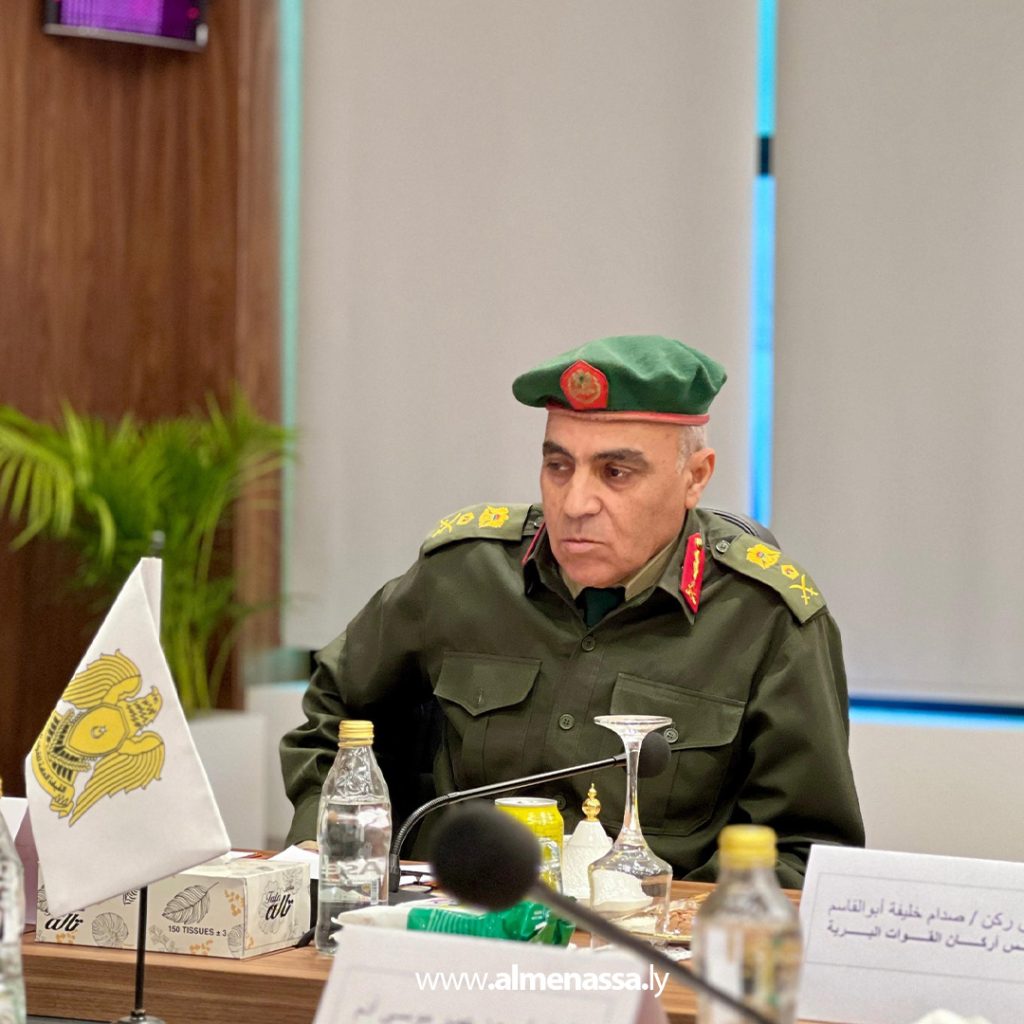 extra11111 15 اجتماع موسع في مقر القيادة العامة لمتابعة سير العمل العسكري وخطط التطوير