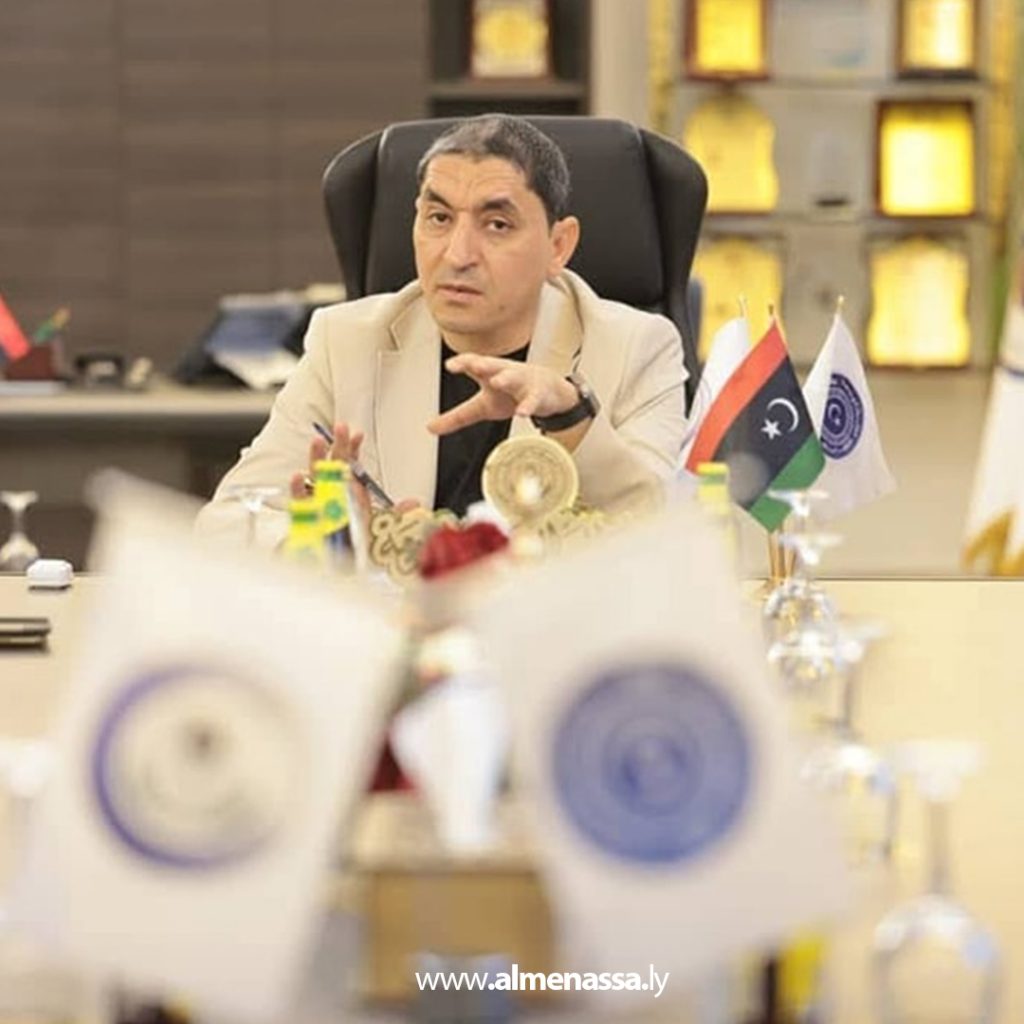 extra11111 27 وزير العمل والتأهيل يجتمع بموظفي أمانة سر الوزير ويؤكد على تنظيم العمل الإداري بالمقر الجديد