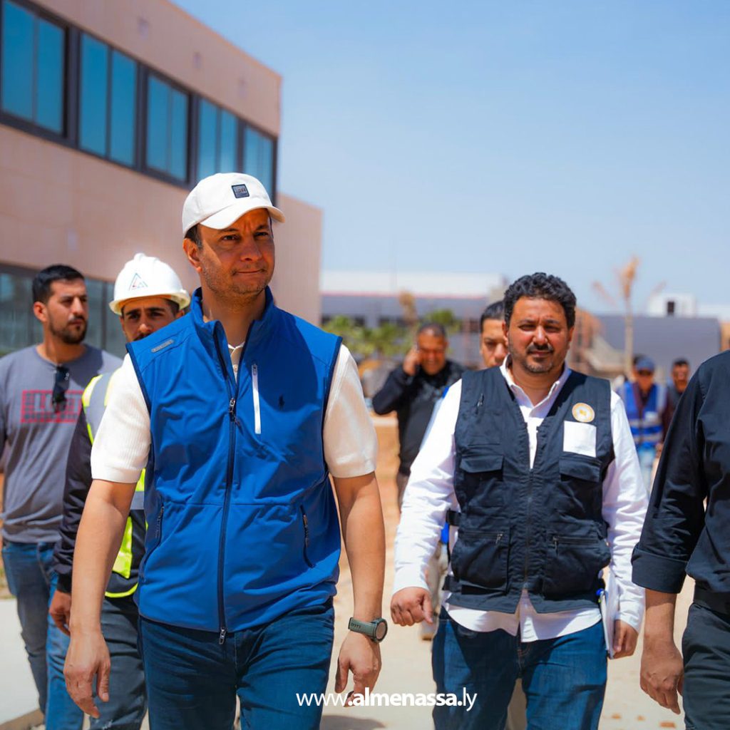 extra111111 2 مدير عام صندوق الإعمار يتفقد مشروع صيانة وتطوير كليات جامعة بنغازي