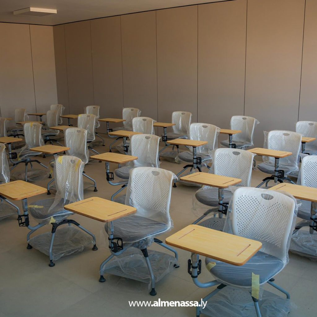 extra1111111 2 مدير عام صندوق الإعمار يتفقد مشروع صيانة وتطوير كليات جامعة بنغازي